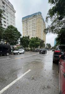 BÁN ĐẤT TẶNG NHÀ- PHẠM VĂN ĐỒNG -MẶT NGÕ Ô TÔ, 2 MẶT NGÕ- KINH DOANH ĐỈNH.